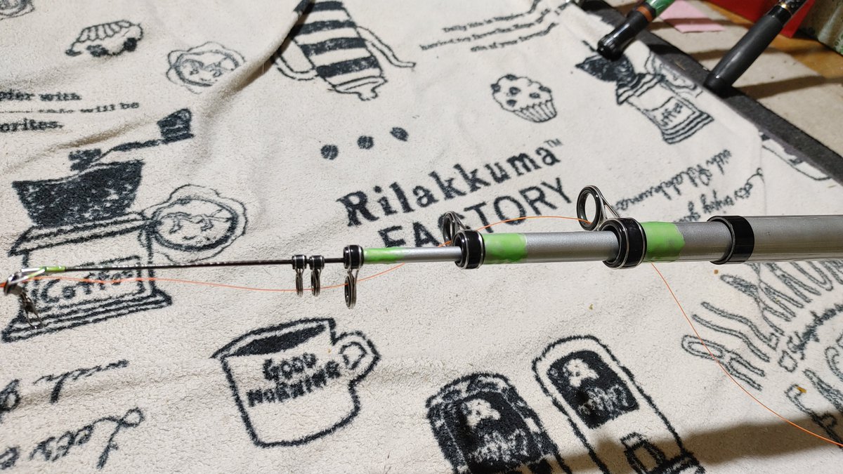 潮来市 たこ焼き屋 クマタコ 夜間戦闘に備えてつり具ランドで買ってきた蓄光塗料を中古ロットに塗りまくる Z 暗闇にピか 和田公園のワンドでは単管パイプを浜に打ち込んでロッド置くので広範囲となり投光器でカバーが難しい 夜光塗料期待