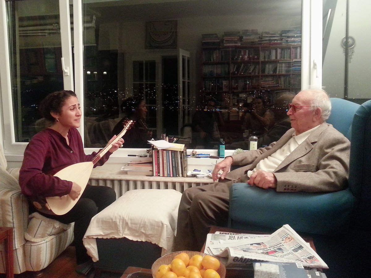 Şimdi binbir çiçekli bahçenin solan güllerine çevrildik, zalimin günahları  haramı da bizlere yazılıyor... 
Mekanın gül gülistan olsun!
#YaşarKemal #YasarKemal