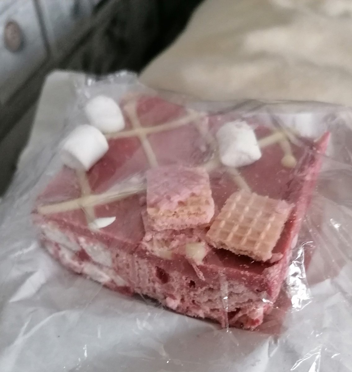 matt_mooo's tweet photo. Time to make those boys wink... 😏😋
@littlerainbowbh
@Aaron_Robbo_
#pink #waffer #rockyroad #yummy #treats #bestbakesever #starbaker https://t.co/c8JC9tGArV