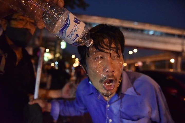 EithinzarMM's tweet photo. We had fallen comrades and our hearts are broken today but I would like to send my gratitude to #Thai people 📣 for being with us today! If there’s no battle, there’s no victory ✊ We are already wining #milkteaallience #milkteathailand #AseanSpringRevolution https://t.co/PGGwfOvVQj