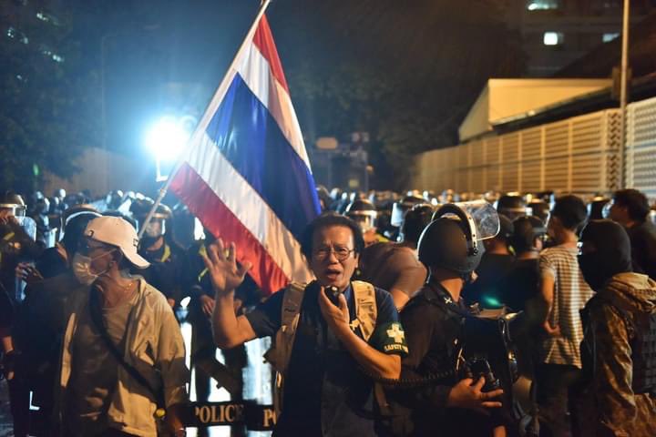 EithinzarMM's tweet photo. We had fallen comrades and our hearts are broken today but I would like to send my gratitude to #Thai people 📣 for being with us today! If there’s no battle, there’s no victory ✊ We are already wining #milkteaallience #milkteathailand #AseanSpringRevolution https://t.co/PGGwfOvVQj