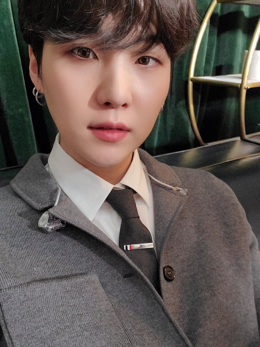 frostjinnie's tweet photo. IT’S YOONGI’S MONTH!!! 🍊🥳
#minarch #minmarch #yarch #dmarch #march #yoonarch @BTS_twt https://t.co/rh0TQVFt04