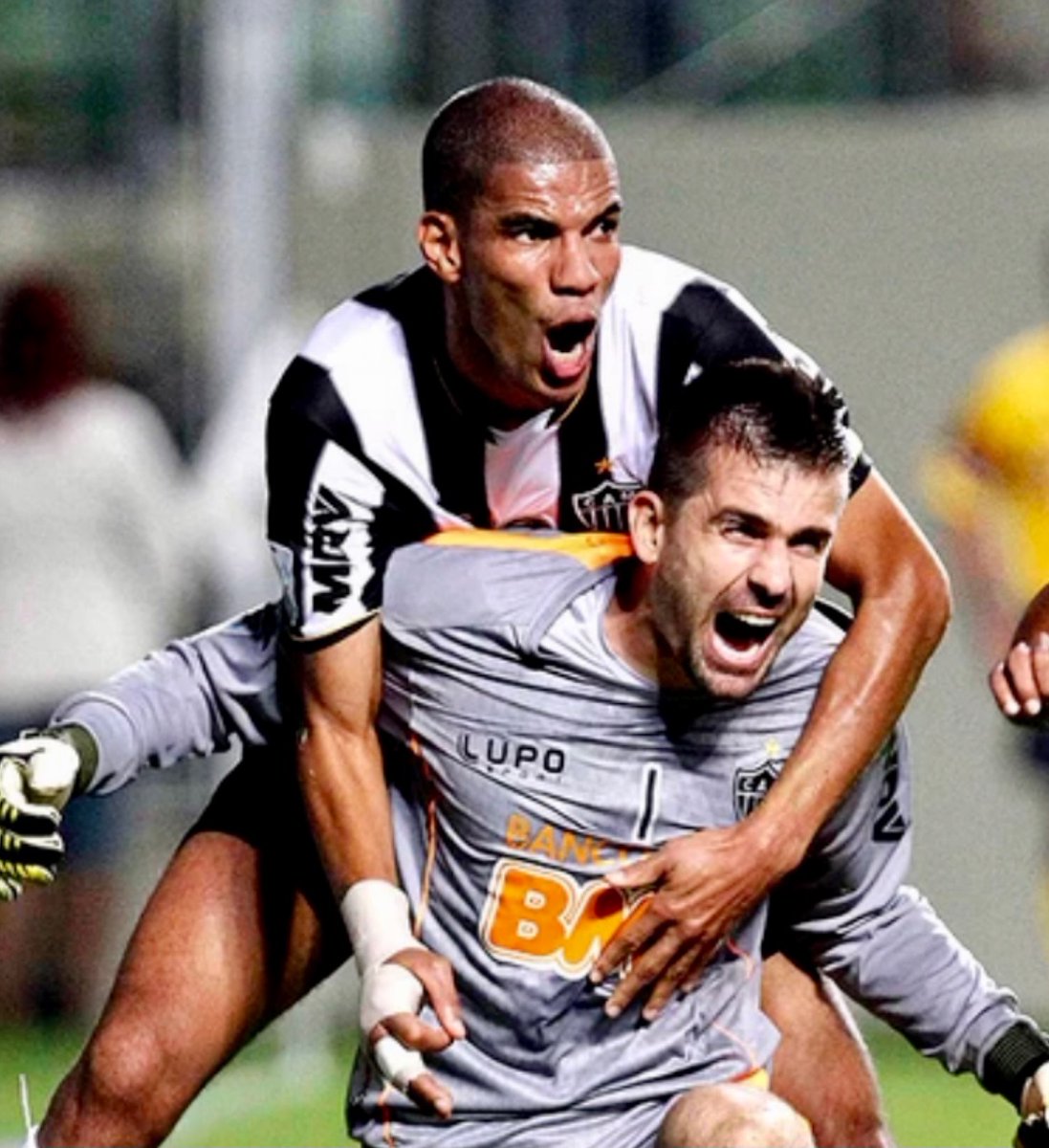gropen's tweet photo. Eu não acredito. Chegou o dia de o nosso Victor pendurar as luvas. Palavras não dão conta de traduzir a sua importância para a história do @Atletico . Você fez valer, @victor1 , cada esperança depositada em ti. Minas pode não ser sua terra, mas será para sempre o seu terreiro. https://t.co/71txGz3ONF