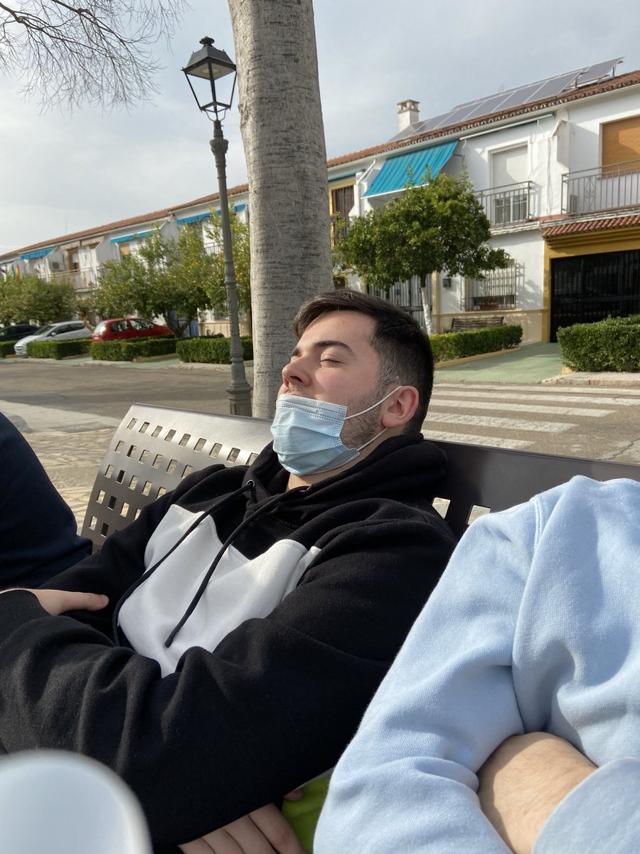 Porfavor si esta foto llega a 300 likes mi colega se bautiza y todos los que deis like estáis invitados 

Porfavor difundir