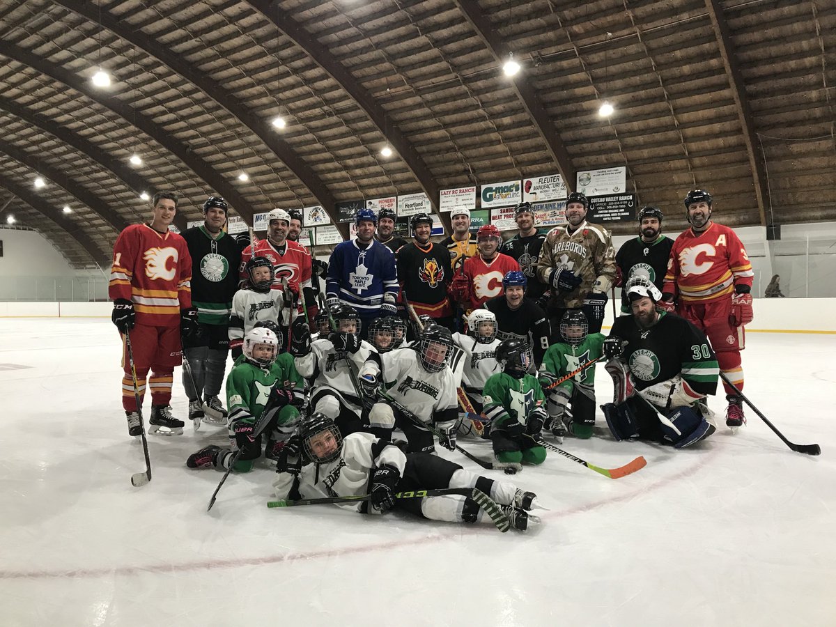 JDubasov's tweet photo. Throwback to an amazing night in #Beechy, Sk 1yr ago today! @NHLAlumni @BeechyBombers @beechyevents #thankueveryone @Longback47 @willy2539 @bbitz84 @JamieMacoun #toddwarriner #davemcillwain @TicTaylor #travismoen https://t.co/3PYMWdIxS0
