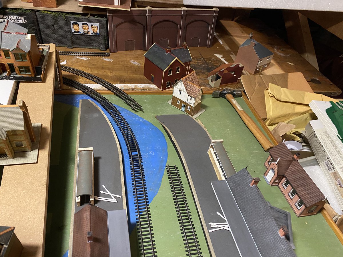 Haven’t touched the layout for a few months as it’s a bit chilly in the loft in winter. Something is sort of coming.