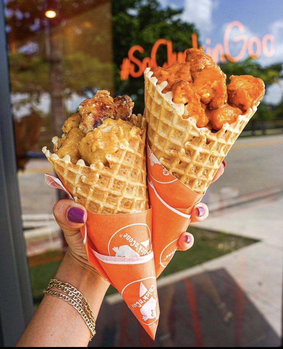 ChicknCone's tweet photo. Double Up on #SundayFunday!🔥🍗✌🏻
.
.
.
.
#chickncone #socluckingood #freethefork #Sunday #cluckyeah #zeroforksgiven #chicken #waffles #yum #weekendvibes https://t.co/kGAQ1UbzE4