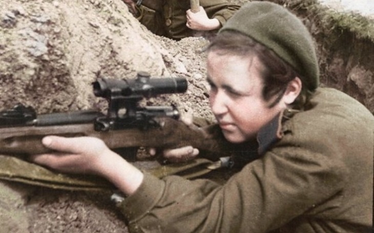Снайпер-доброволец надежда колесникова. Снайпер женщина про великую отечественную войну. Советские женщины снайперы великой отечественной войны 1941-1945. Великая отечественная война 1941-1945. Евдокия мотина снайпер.