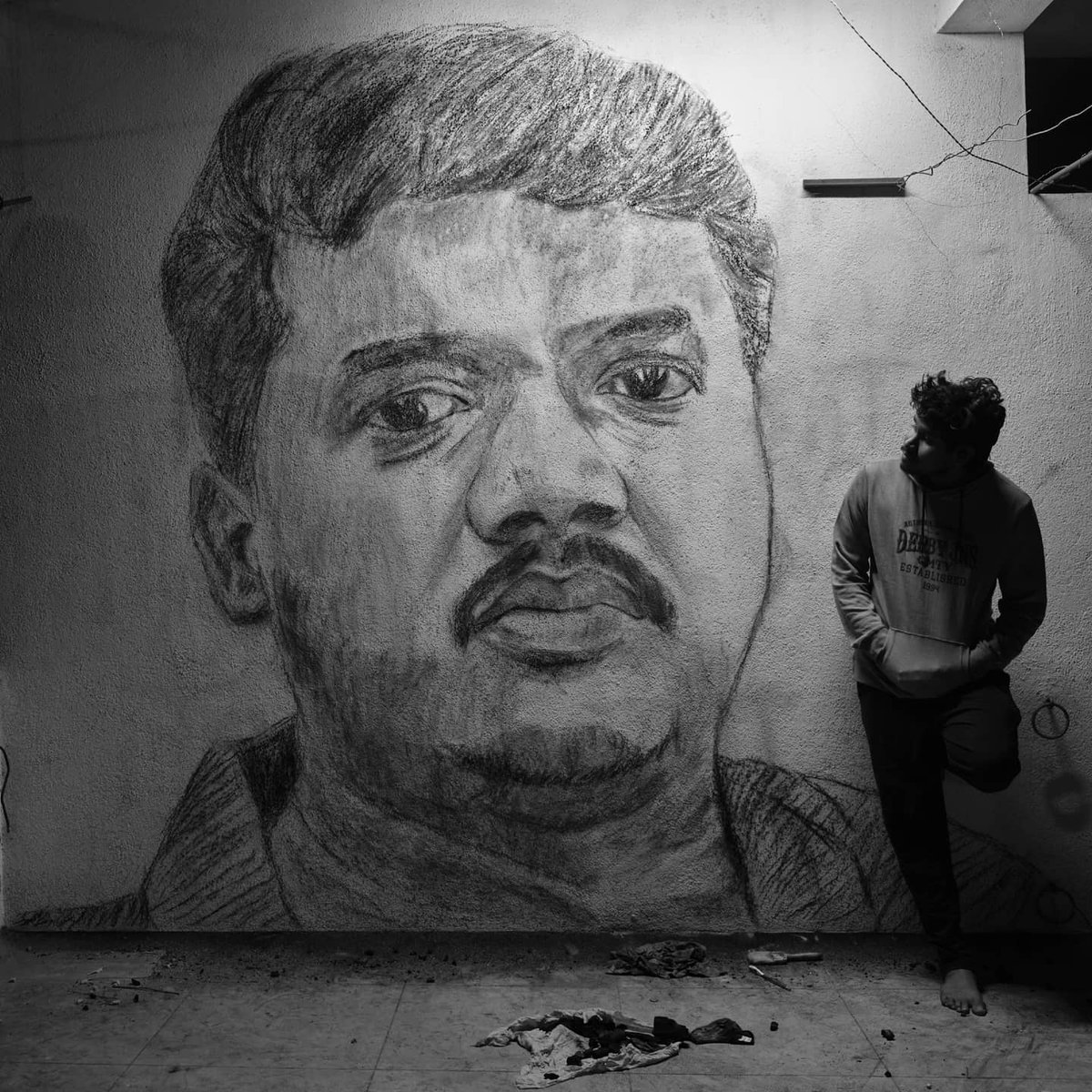 splasharun4's tweet photo. Tribute to Mari Selvaraj.
6 hours,
10 foot mural.
https://t.co/vayxsdYwo4

@mari_selvaraj.
@theVcreations @dhanushkraja
@Music_Santhosh @thenieswar
@EditorSelva @RamalingamTha
@thinkmusicindia @LaL_Director
@rajishavijayan @KarnanTheMovie https://t.co/sDGVmnH1gG https://t.co/m4HeHGOUOD