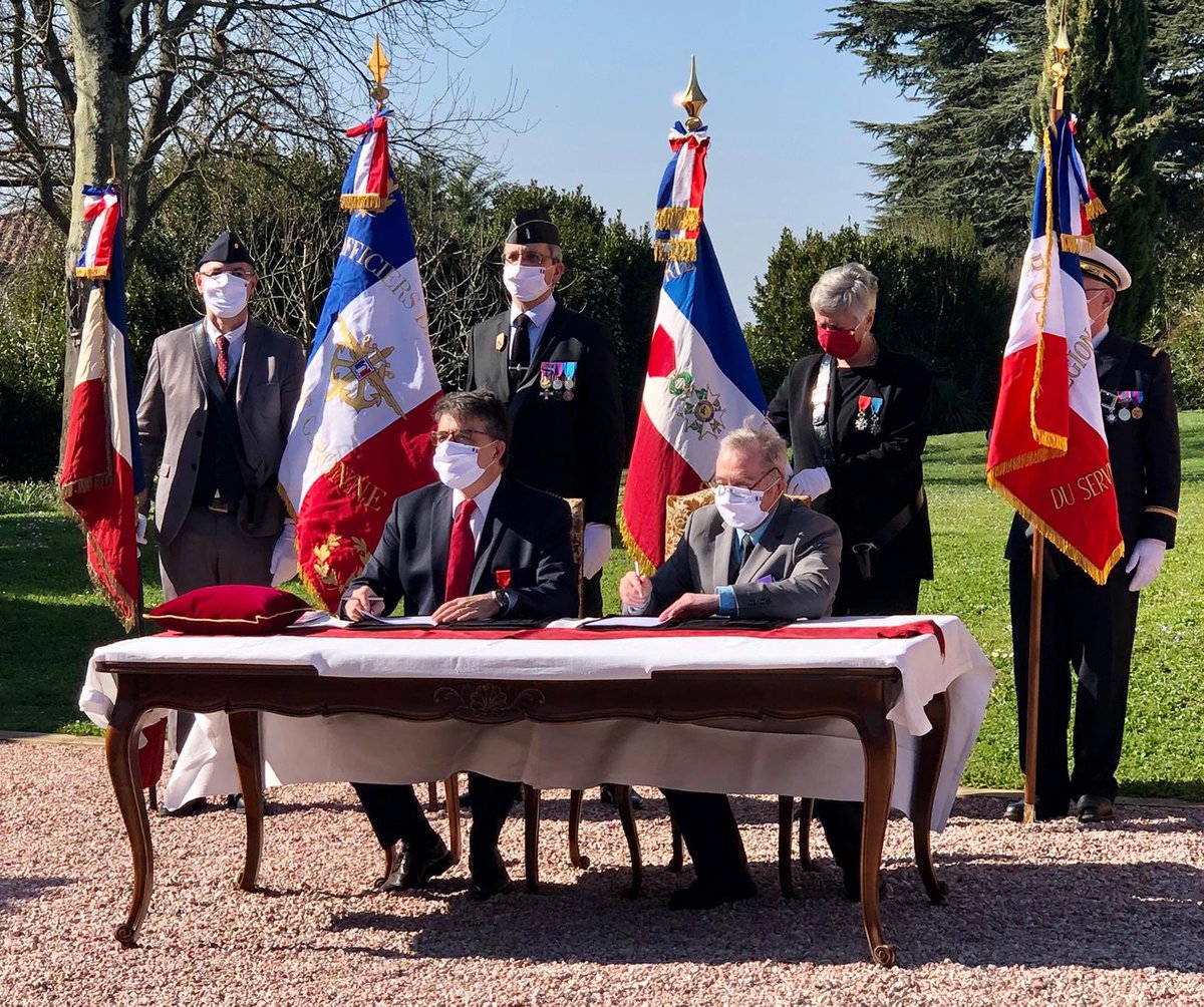 unarefssa's tweet photo. Signature d’une convention entre l’UNaReFSSA et la SMH31 afin de mutualiser les actions de soutien aux cadets de santé du SSA. https://t.co/DoX7kJUBOa