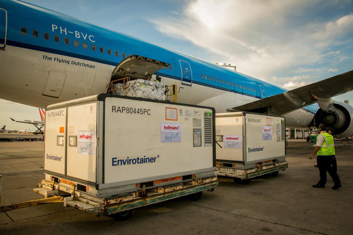MinSalud_Ar's tweet photo. Esta mañana arribaron al aeropuerto de Ezeiza a bordo de un vuelo de línea de Air France KLM Cargo 96.000 dosis de la vacuna Sinopharm provenientes de Beijing, China. El jueves pasado habían llegado las primeras 904.000. De esta manera, se completó el envío de 1 millón de dosis. https://t.co/psMJCwNQgK