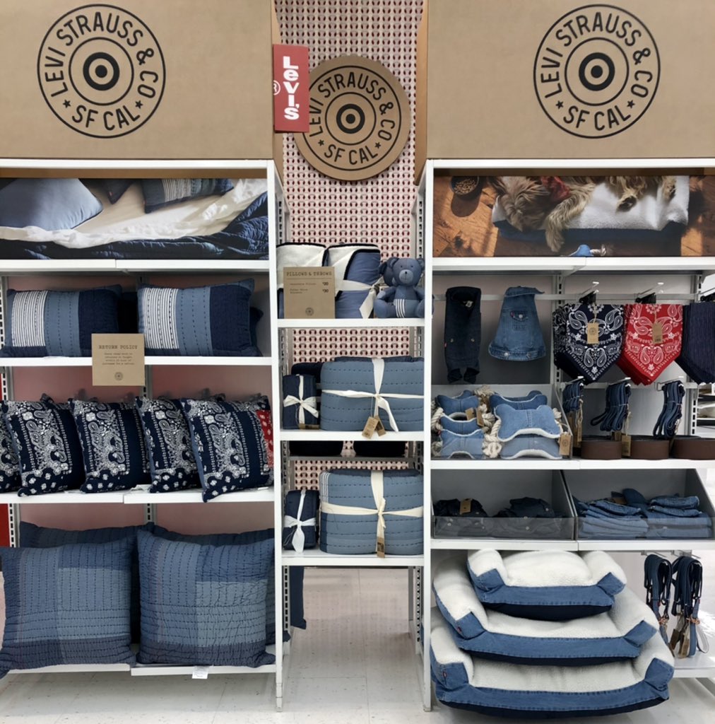 analisevm's tweet photo. Levi’s x Target now in stores! The team absolutely nailed this set and we’re so grateful to have such talented DBOs to partner with. 

Check out the collection at State St or place a pick up order online today! 

#LevisxTarget #TargetStyle #Target https://t.co/JmXMq1UuVe