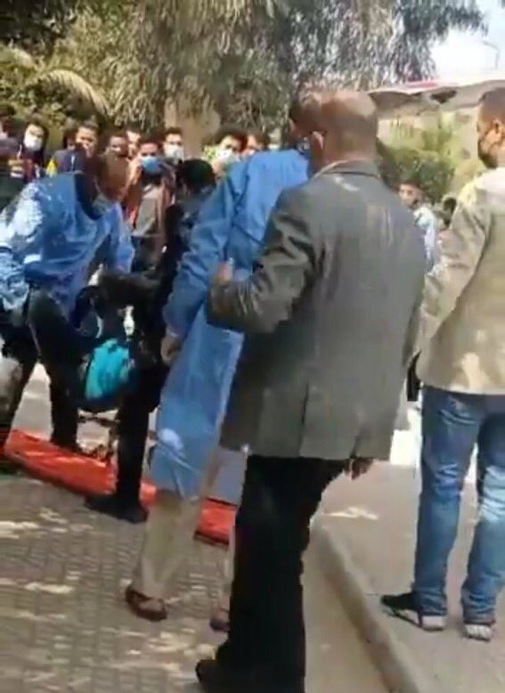 gewedasaleh's tweet photo. كعادة بلدنا الغالية التقرير الطبي هيطلع سكتة قلبية من الخوف ومافيش كورونا ولا حاجة واللجان متعقمة بالضحک
#اقاله_وزير_التعليم_العالي https://t.co/QMTZHhdpVs
