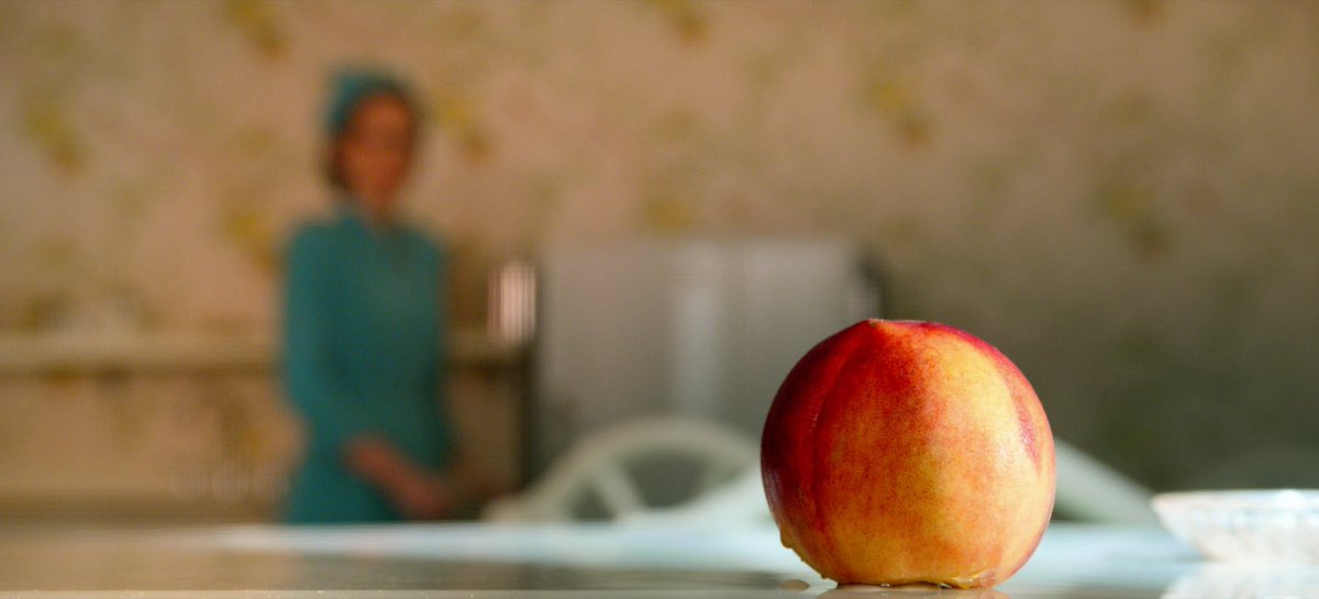 назови меня своим именем персик момент. назови меня своим именем персик момент. элио и оливер. зови меня своим именем персик. тимоти шаламе и оливер.