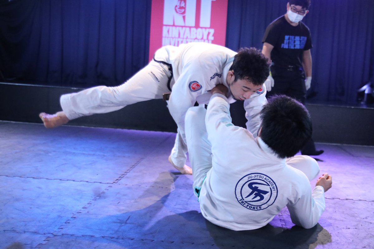 Toshiyasu_Sagae's tweet photo. KIT02の写真。
橋本さんありがとうございます。
負けて悔しいですが、試合に向けてやることはやったと思います。
試合も負けない動きじゃなく、勝つための動きが出来たはず。
たらればは次の試合で出来るようになるしかない。
ギの試合は苦しかったけど楽しかった。また練習頑張ります。
#KIT02 https://t.co/guhYImzrNX