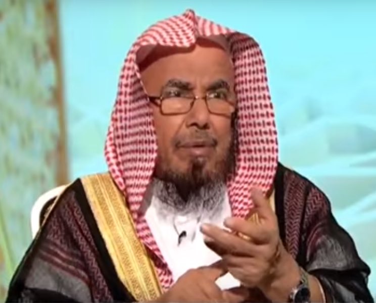 AJELNEWS24's tweet photo. الشيخ عبدالله المطلق:

من أقبح اللؤم قسوة الزوج على زوجته التي تتفانى في خدمته وتدبير بيته وتربي أولاده وتعينه في صلة رحمه،وهو يزرع القطيعة بينها وبين أهلها ويمنعها من التجمل معهم في مناسباتهم،وقد أوصى النبيﷺبالنساء خيرًا،وقال الحكماء:ما أكرم النساء إلا كريم ��لا أهانهن إلا لئيم. https://t.co/r9Cgiee0C0