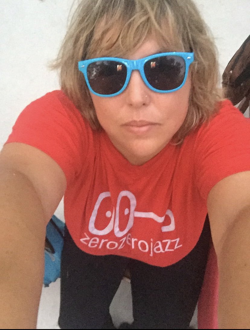 enzo_carpenter's tweet photo. 00J 👀 👓 #mybride #zerozerozero #zerozerojazz #glassesgirl #tshirtgirl #red #photo https://t.co/EZG9sxGhyg