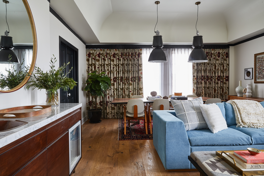 Revivaljdv's tweet photo. Once a residential building for metropolitan locals in the early 1920s, our guest rooms and suites mirror how former residents might have lived in the space. View locally-curated art by @PARADIGMGS, unique to each guest room. #Baltimore #RevivalBaltimore https://t.co/gduqNQ4whO