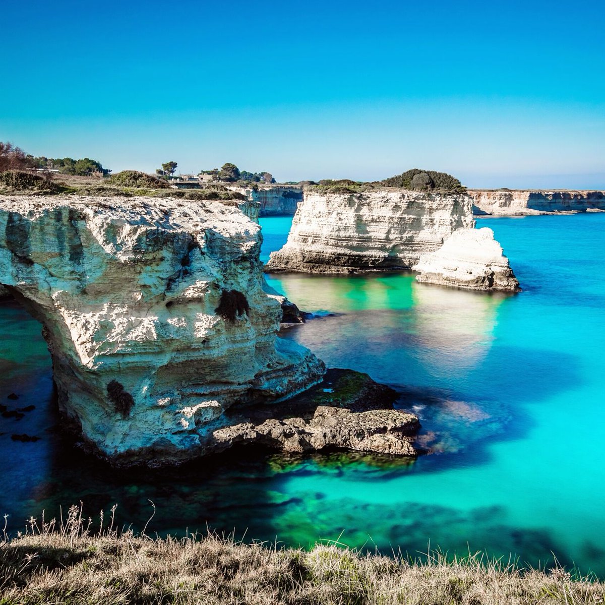 DFTours's tweet photo. Happy Saturday!
A land of sea, hills and endless plains, the Apulia region attracts visitors for its amazing coastline but also for its art cities and picturesque historical villages.
👉🏼 https://t.co/5dhDQJAqI4
#DFTours #Italy #Vacation #Travel #Tourism #TravelDestination https://t.co/AWKIjV8JtY