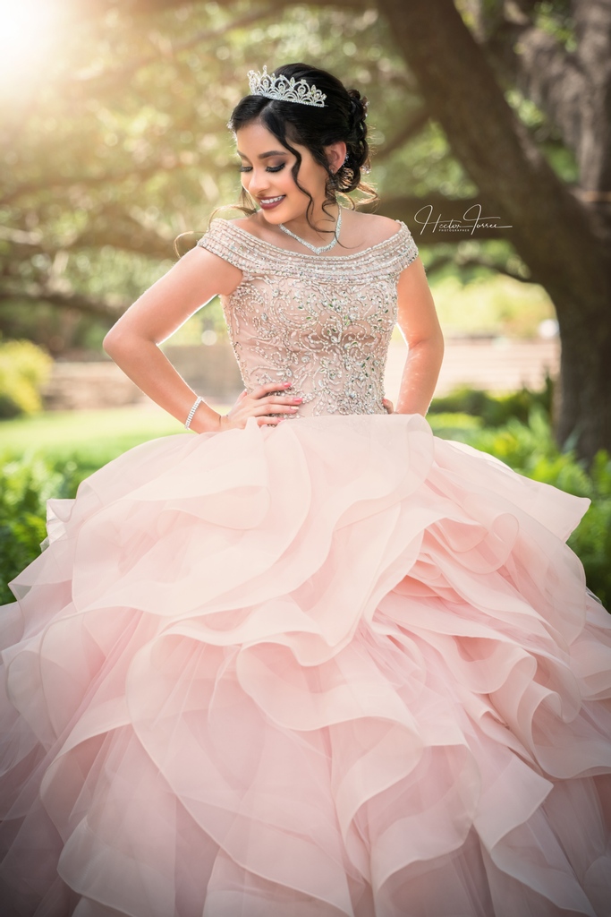 QUINCEANERAS! Call, text, 972-310-3602
#htorresphotography #fyp #quinceañera #quince #sweet16 #sweetsixteen #quinceanera #quinceaneragowns
#dfwphotographer #nikon