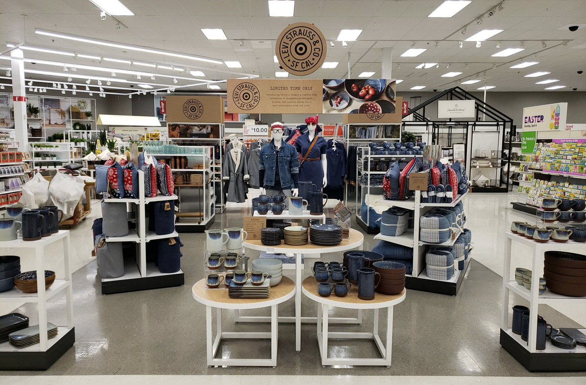 VisualByYEC's tweet image. Levi’s x Target Jersey City T1886
I'm so thankful to Fatmata the style TL😘 without her I would have never finished the labeling🤢
I also want to give a huge shout out to the style VM Orlando for his amazing work😍 you can see his talent all over the style floor.
@TargetVMDTara