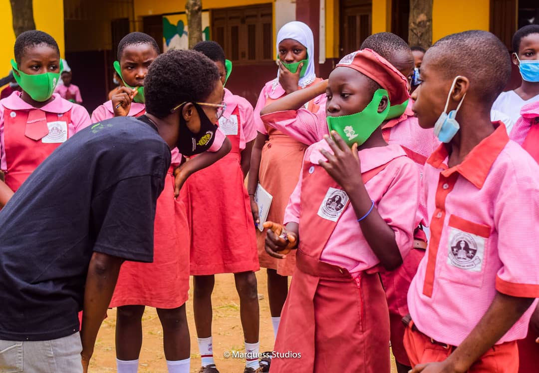 mol_yn's tweet image. Don't talk at kids,they may not have the perfect words but they've the ability to run am still
One of them said trees makes our environment beautiful.I moved with it to explain how trees beautifies our environment, how plant pot can make a difference in the home etc
#Communitrees