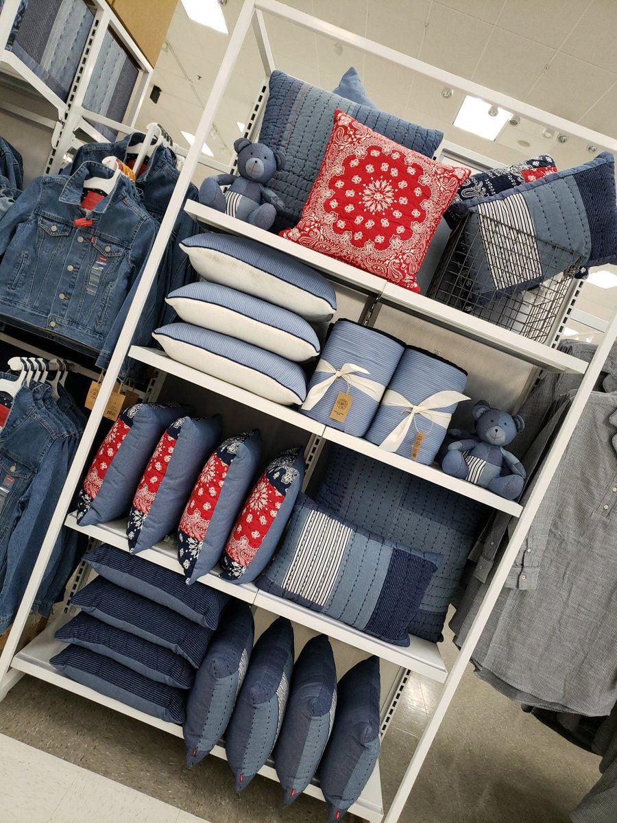 VisualByYEC's tweet image. Levi’s x Target Jersey City T1886
I ❤️❤️❤️ed this project/set!!! 
#DOWHATYOULOVE
Can you see my passion in the little wow moments in this set😎
@TargetVMDTara
@bogey177
@KealyRyan3
@samshah21