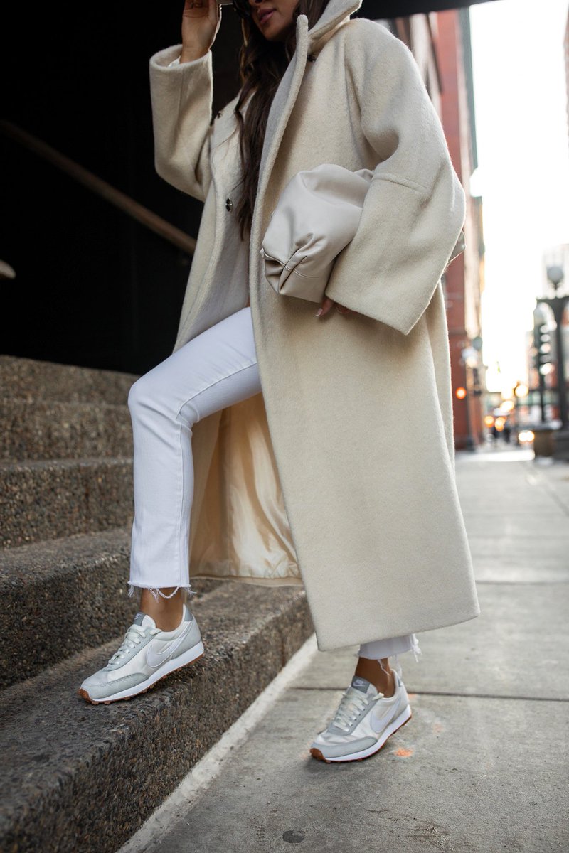MiaMiaMineBlog's tweet photo. Love the under $100 Nike sneakers for spring. Shop them here: https://t.co/Yaj8RqmoGq #ad #nordstrom https://t.co/Ue3q7xmxNv