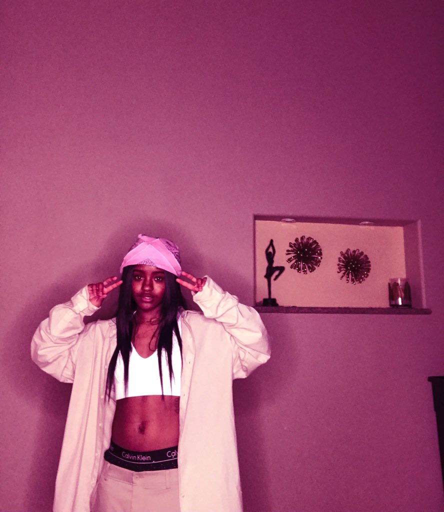 Black_smurfff's tweet image. heartbreaker, love me like i’m cool J 💕