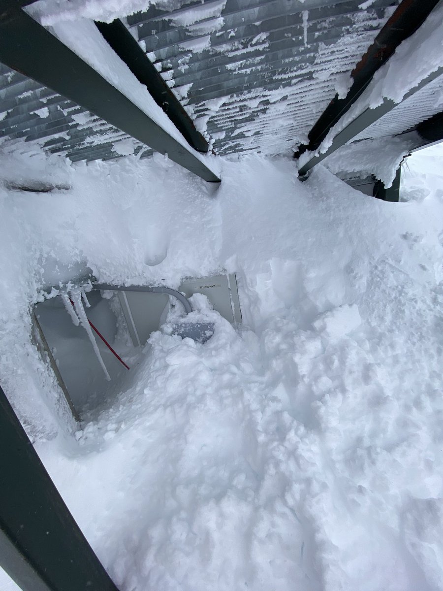 elvttechgroup's tweet photo. Hard at work digging a communications box out of the snow! https://t.co/bvAErWqVo5