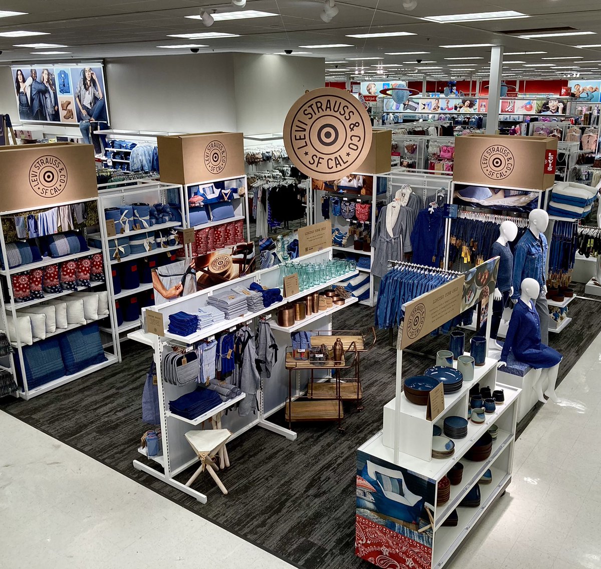 Val_Target's tweet image. Introducing #LevisxTarget 🎯 So proud of my team for beautifully executing this launch. Stop by Target South Philly to shop this new limited time collection! 😍😍  #T1443 #Target #WorkSomewhereYouLove