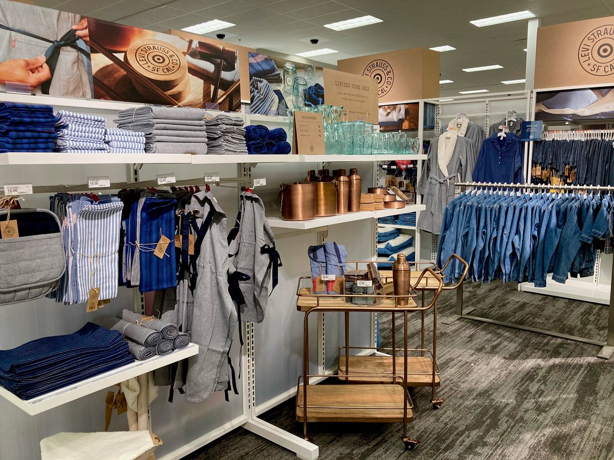 Val_Target's tweet image. Introducing #LevisxTarget 🎯 So proud of my team for beautifully executing this launch. Stop by Target South Philly to shop this new limited time collection! 😍😍  #T1443 #Target #WorkSomewhereYouLove