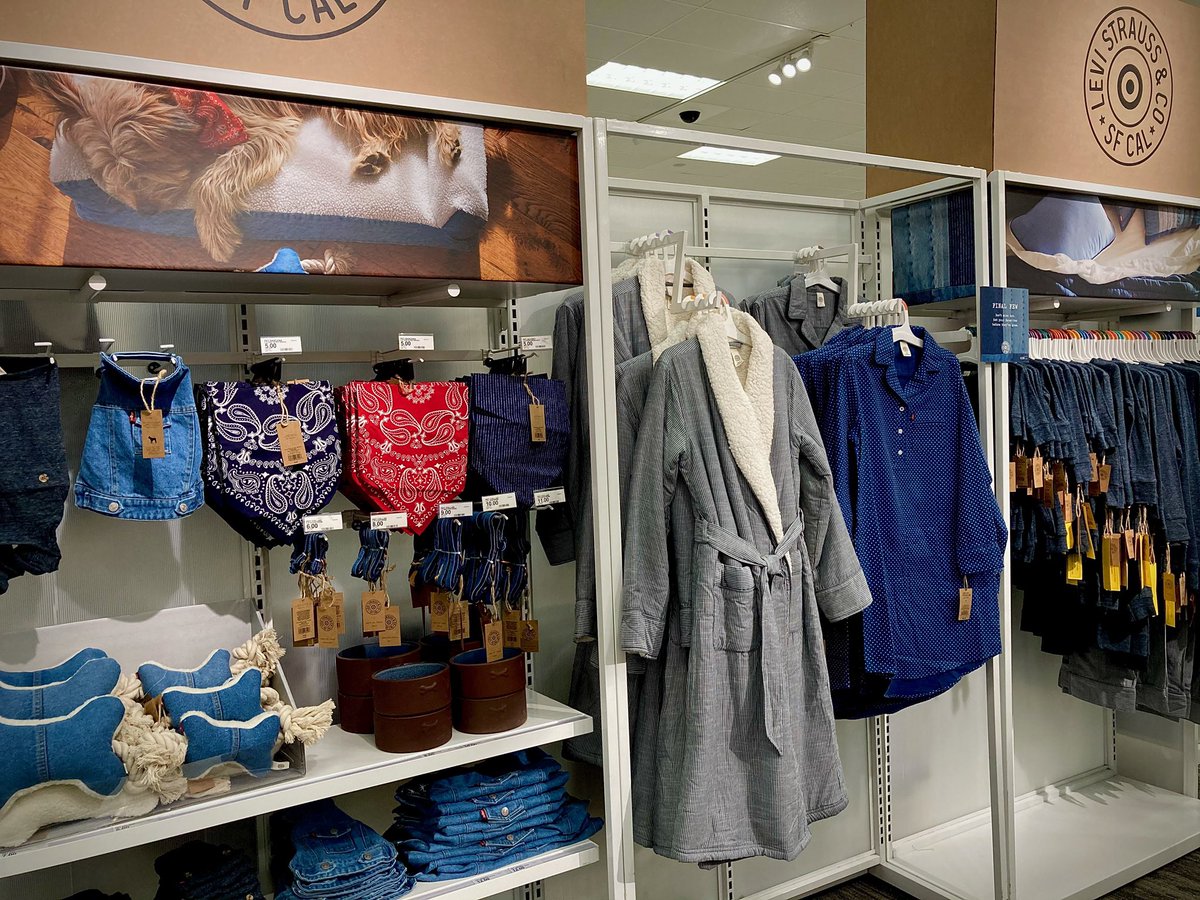 Val_Target's tweet image. Introducing #LevisxTarget 🎯 So proud of my team for beautifully executing this launch. Stop by Target South Philly to shop this new limited time collection! 😍😍  #T1443 #Target #WorkSomewhereYouLove
