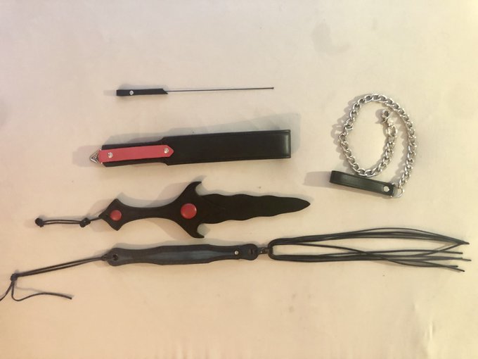 I love my loyal subs almost as much as I adore being treated with a trip to @_PurplePassion_ ! I'm chomping<a href="/tag/latexqueen"class="tags"><span>#latexqueen</span></a>