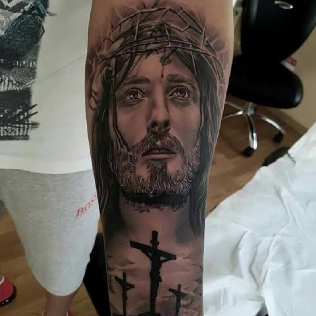 Тату Иисус на руке