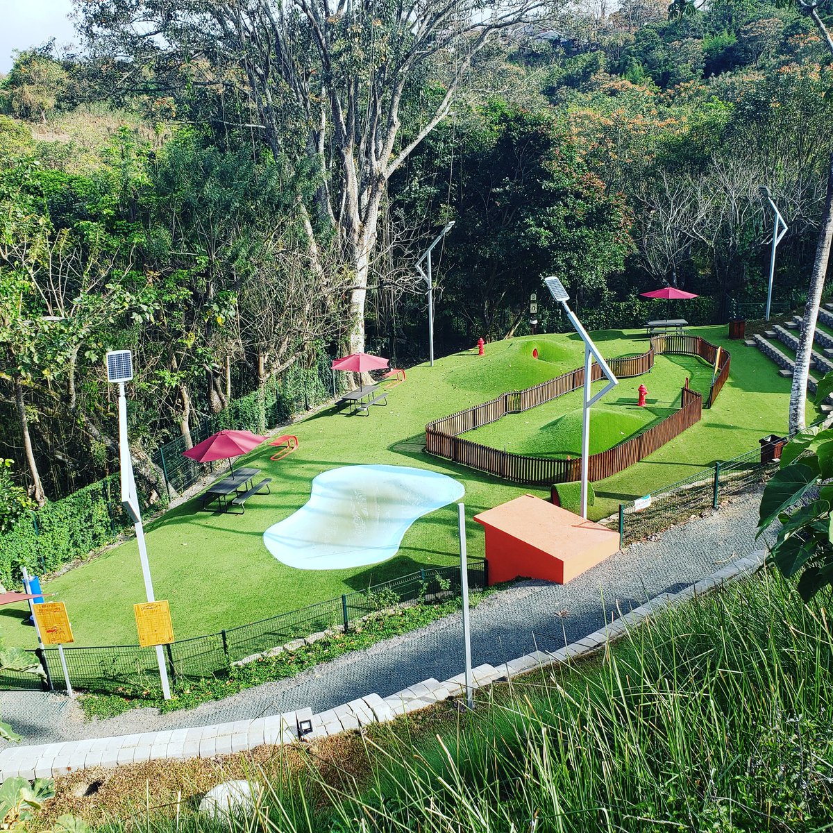 tblandono's tweet image. Hoy llevamos a Lulú a conocer el parque de perros en Vía Guayabos. ¡Un descubrimiento maravilloso! En el sitio hay un área gastronómica al aire libre buenísima (protocolos sanitarios 💯). 'El cafetal' para desayunar es altamente recomendado. Venimos satisfechas 🐶❤
