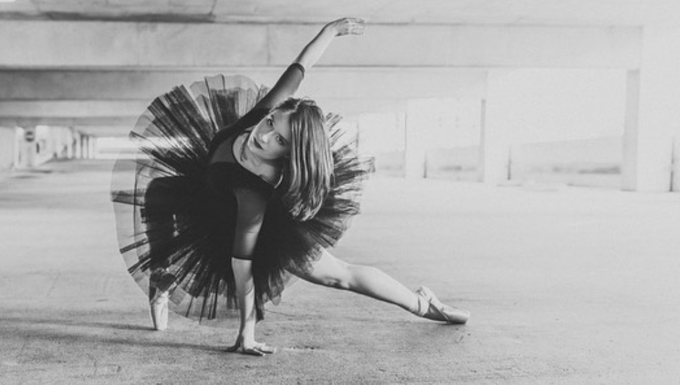 danzarjax's tweet photo. Dancing with  @runwayballerina -  #ballet #dance #dancer #pointeshoes #pointe #dancers #balletdancer #love #tutu #dancelife #dancephotography #instaballet #balletlife #instagood #instadance #balletpost https://t.co/eyR2iWXjjA