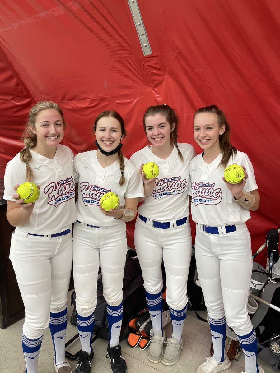 RockridgeSftbll's tweet photo. Look at the @RockridgeSftbll players all hitting bombs this weekend with @03Havoc - MULTIPLE! #rocketstrong #rocketnation #prepare Senior @OliviaDrish Junior @bailahfaye Junior @lexinhines Sophomore @NeedhamKori @ica_softball https://t.co/aVK4U0B39m