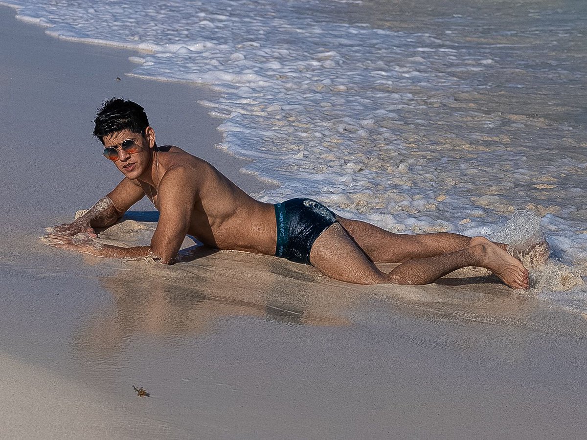 richard_fittnes's tweet photo. Where there is love there is life.
Foto por: "@Comptton "
#ismylife #playatime #playadelcarmen #quintanaroo #calvinklein #photos https://t.co/HfafFwp1jX