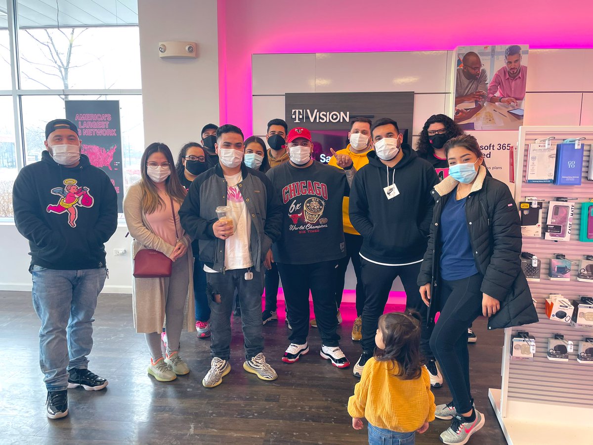 #TeamLombard is ready for the March Madness 🏆🍀...everything to the #MagentaMax ! 

@BrettKennedyTCC @Wireless4TCC @dannysoro @vayala122 @PatriciaRSM1892 @5382rubalinaa @RennySarkis @grox11 @TCCMobile @saadzakirtcc @prtopazTCC @willingofficial @msimmo16