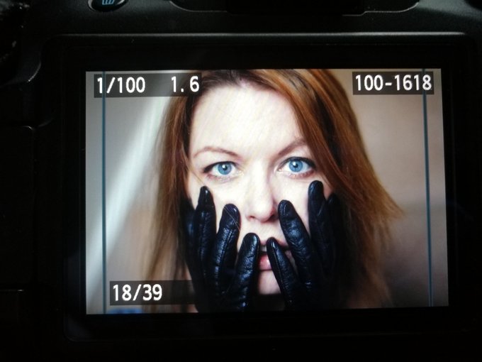 The Temptress is Back. 😁 Just tried out my new tripod and remote shutter release (with my toe!) and did