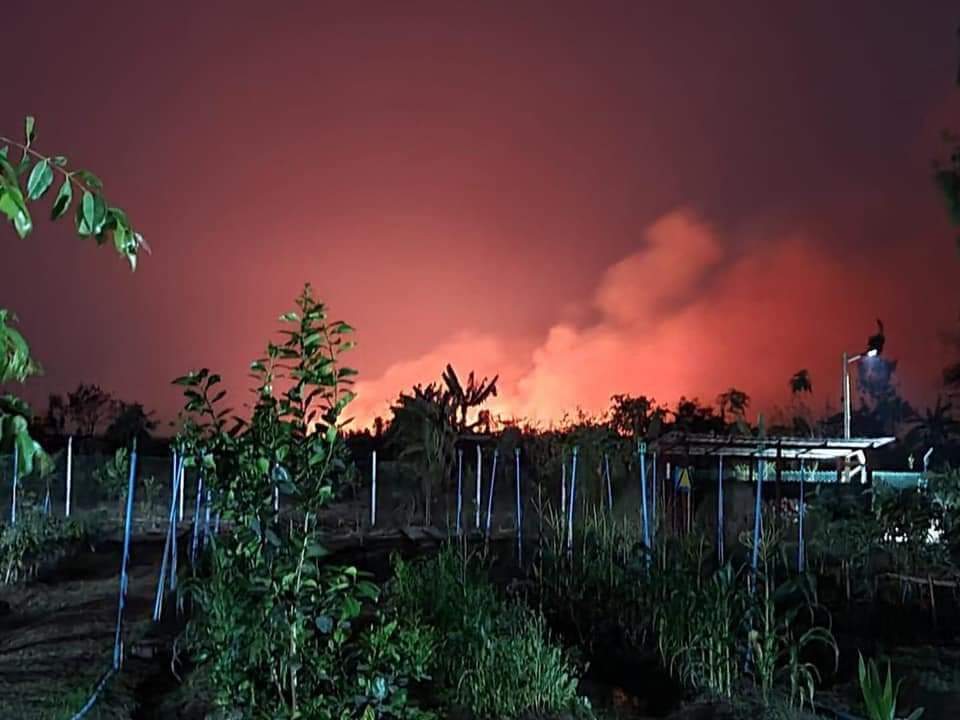 2021Pyaegyi's tweet photo. @YourAnonCentral @OpCanary The military coup is setting fire to police stations. 
Our Myanmar people have never done that. 
#savemyanmar
#Feb28Coup 
#MilkTeaAllianceMyanmar 
#WhatsHappeningInMyanmar 
#OpMyanmar https://t.co/fdx30QioEa