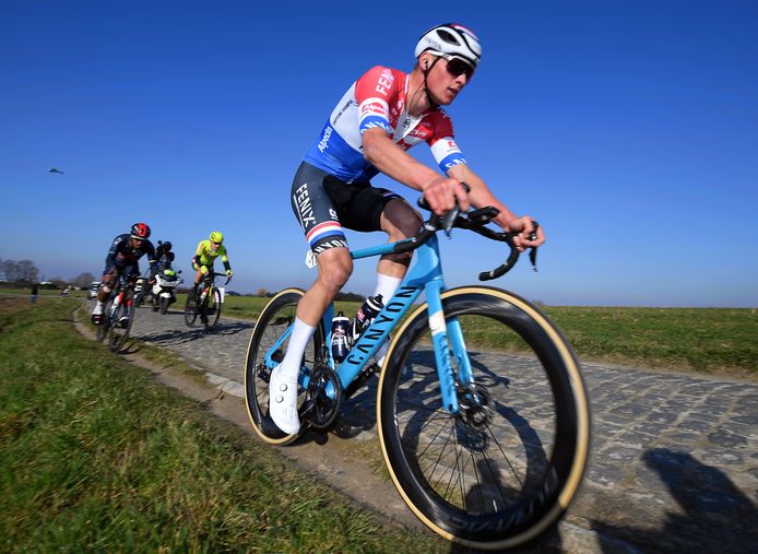 GerdVanSnick's tweet photo. Dat de beste man in de koers niet altijd wint is een gekend wielercliché... #KBK2021 #kbk #MVDP https://t.co/vEDhHBk2B5