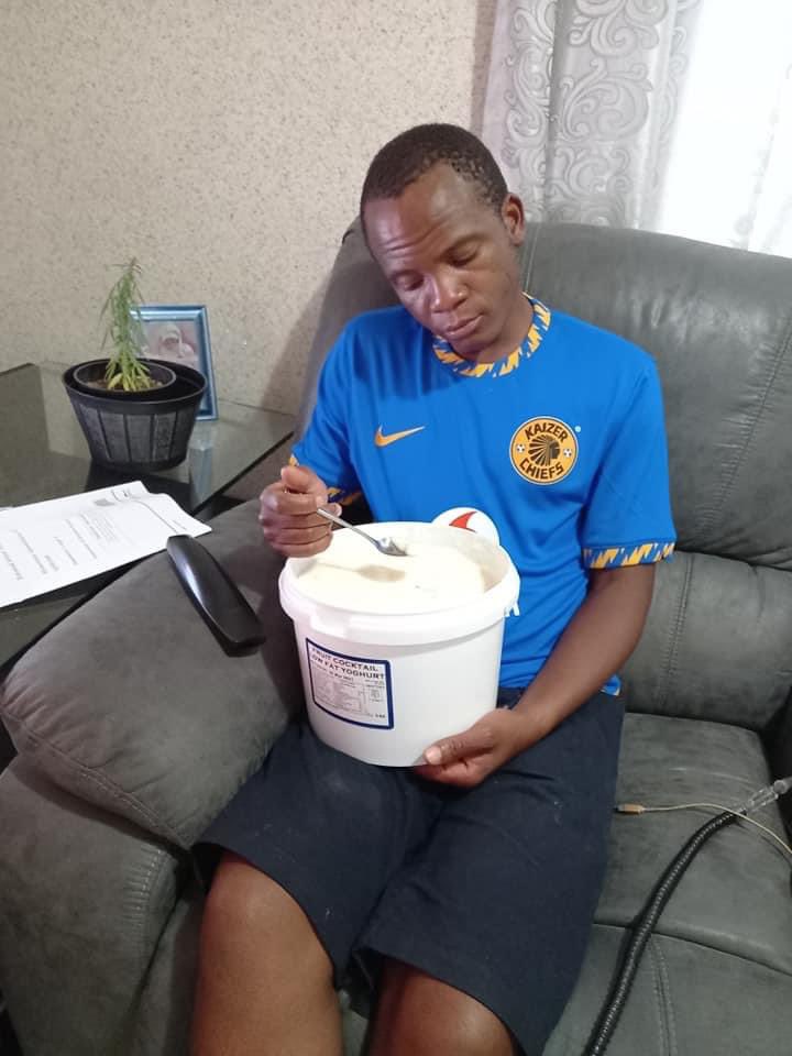 AdvoBarryRoux's tweet photo. Stress sa Kaizer Chiefs will make you eat the whole 5 litre bucket of yogurt. https://t.co/23LtShJ5Fu