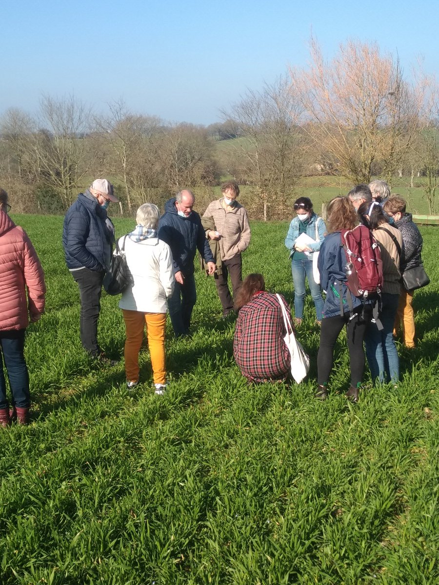 ConfPaysanne53's tweet photo. Beau succès pour le 1er salon à la ferme 53.👏
Citoyens au rdv, paysans heureux de partager, élus à l'écoute. Merci à ttes &amp; ts 
@bleumayenne 
➡️Revenu/ PAC
➡️ Biodiversité/urgence climat
➡️ Foncier/installation...
Place maintenant aux actes politiques forts.
A suivre ⤵️ https://t.co/93piodjqsr