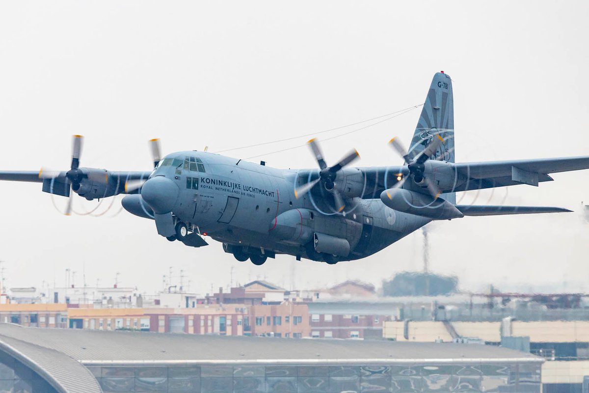C130H de la Fuerza Aerea Holandesa despegando esta mañana desde <a href="/aeroVLC/">Aeropuerto Valencia</a> con destino Bamako (Mali) con un tiempo mas propio de Eindhoven que de Valencia @vlcspotters <a href="/scramble_nl/">Scramble</a>