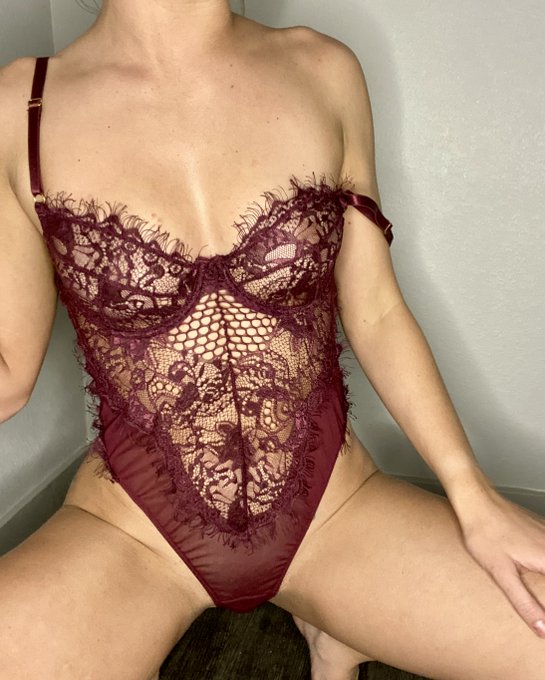 Good morning 😘 want to me take this off?? Sub below.. only $4 today 👇  https://t.co/F2qF6CTzia https://t