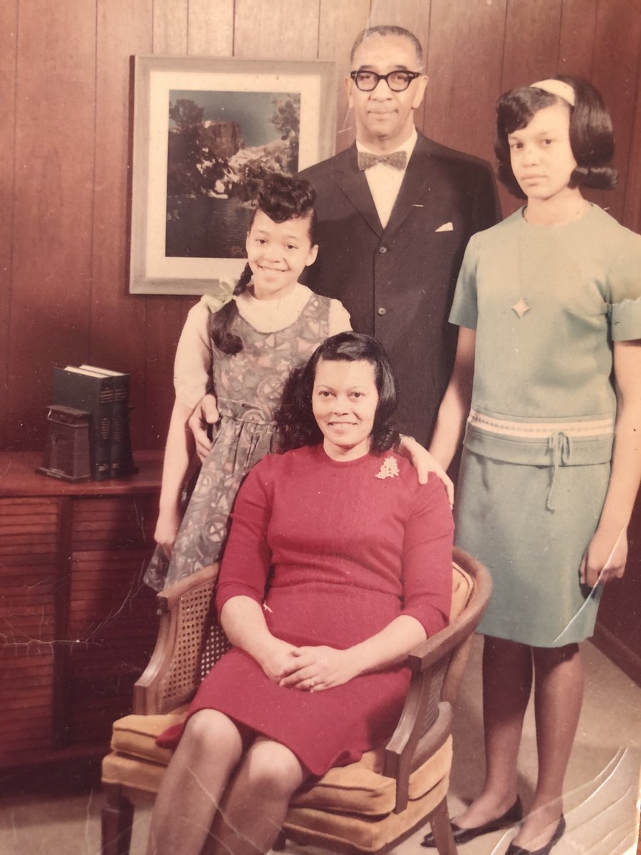 VSJohnsonNYC's tweet image. Let’s begin w/the pic that intrigued 1000s &amp;amp; CNN. Found it in a used book abt 15 yrs ago. No, don’t remember what book. Looked at pic often &amp;amp; asked myself—tried to ask them—who they were. Yes, I’m a historian, but it wasn’t professional curiosity. A sense of shared humanity. 1/