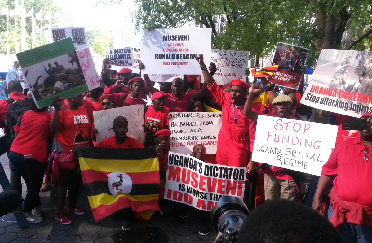 OtimMichael's tweet photo. @HillaryTaylorVI @SeruIshmael @KagutaMuseveni @aitvboston @Kharym1 @JBMuwonge @HEBobiwine ✊🏿 #JusticeHunters
🇺🇬 #Uganda #Museveni #WeAreRemovingADictator https://t.co/dxfoS0KMw4