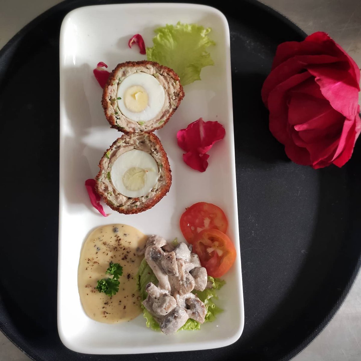 carvingmaster05's tweet photo. Looking for something to do this weekend?
Crisped Scotch Egg with Hollandaise sauce and Cream mushroom 🍄
Light up your taste buds.... 😉😜
#carvingmaster05 ✨
#scotch #scotchegg #eggs #eggrecipes #snack #savoury #herbs #colourful #vegetablescarving #carvingmaster #michelinstar https://t.co/uBBjw9hnpD